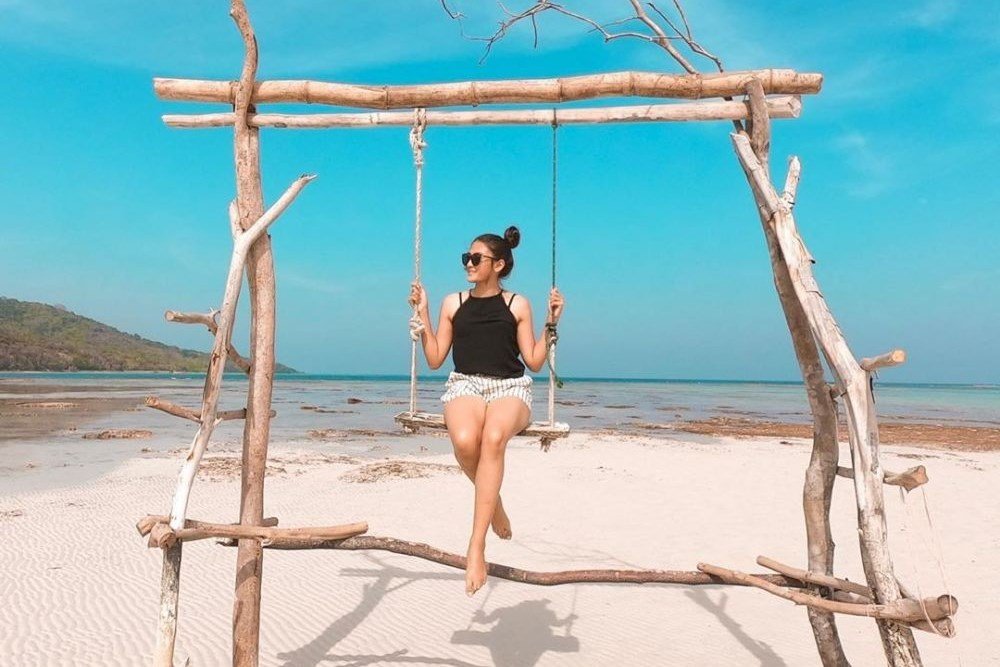 Jangan Lewatkan Menikmati Sunrise di Pantai Bobby Karimunjawa