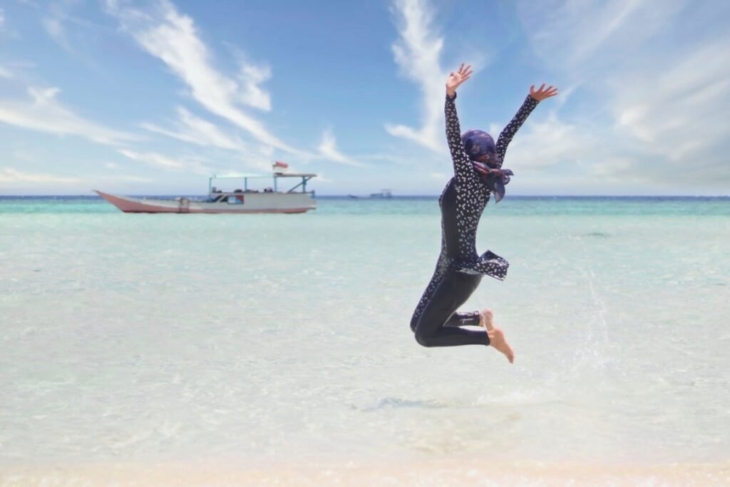 Rasakan Beach Hopping & Menjelajahi Kepulauan Karimunjawa dengan Motor