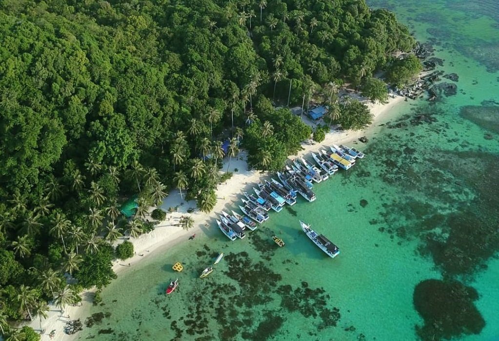 Wisata Karimunjawa: Lokasi dan Destinasi yang Wajib Dikunjungi